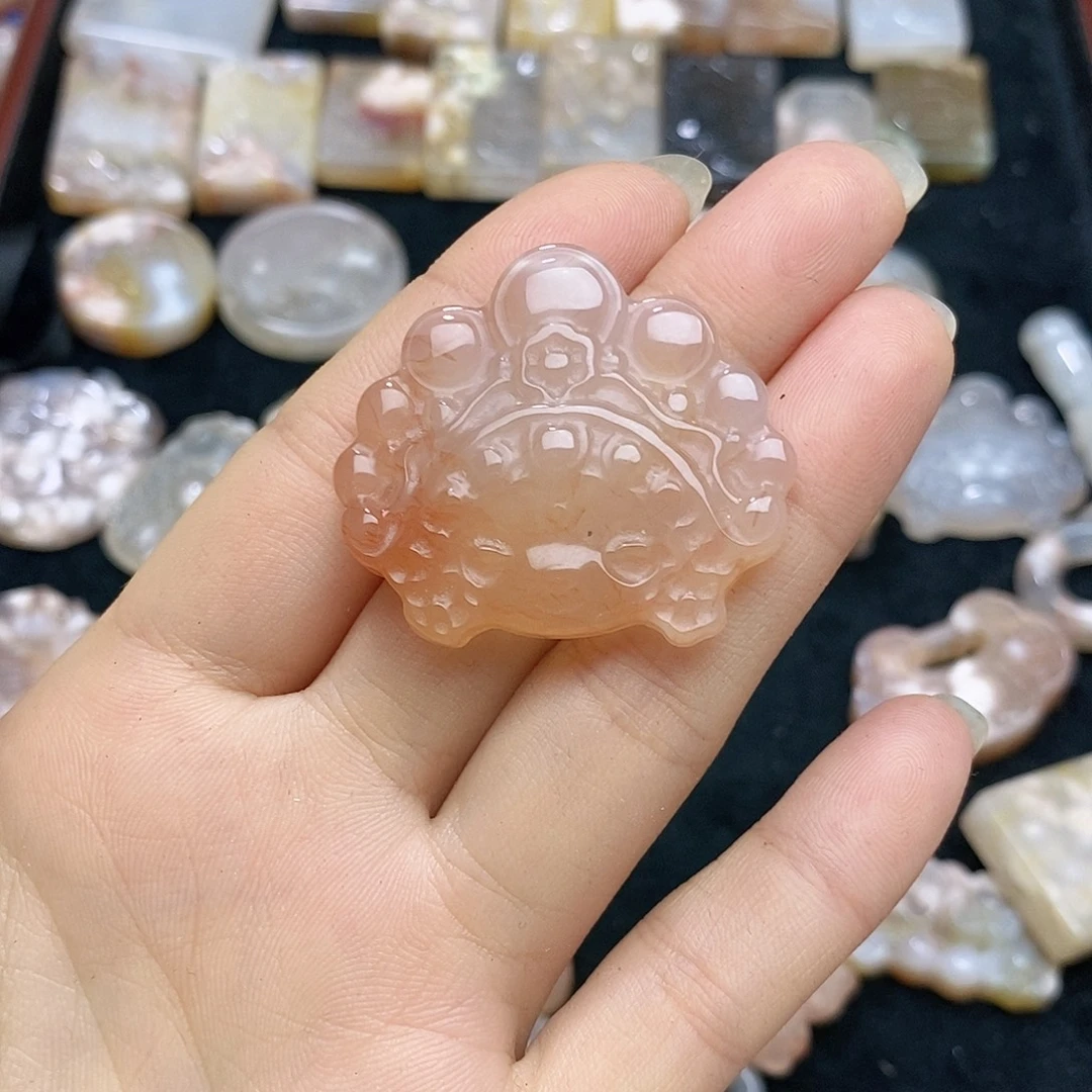 未镶嵌玛瑙/玉髓珠宝半成品吊坠一个