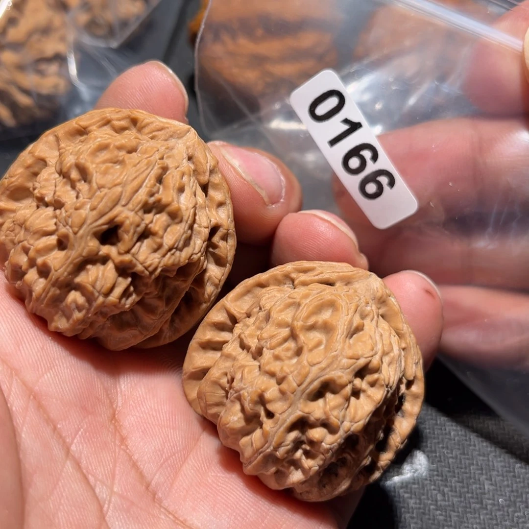 文玩核桃把件39三角白