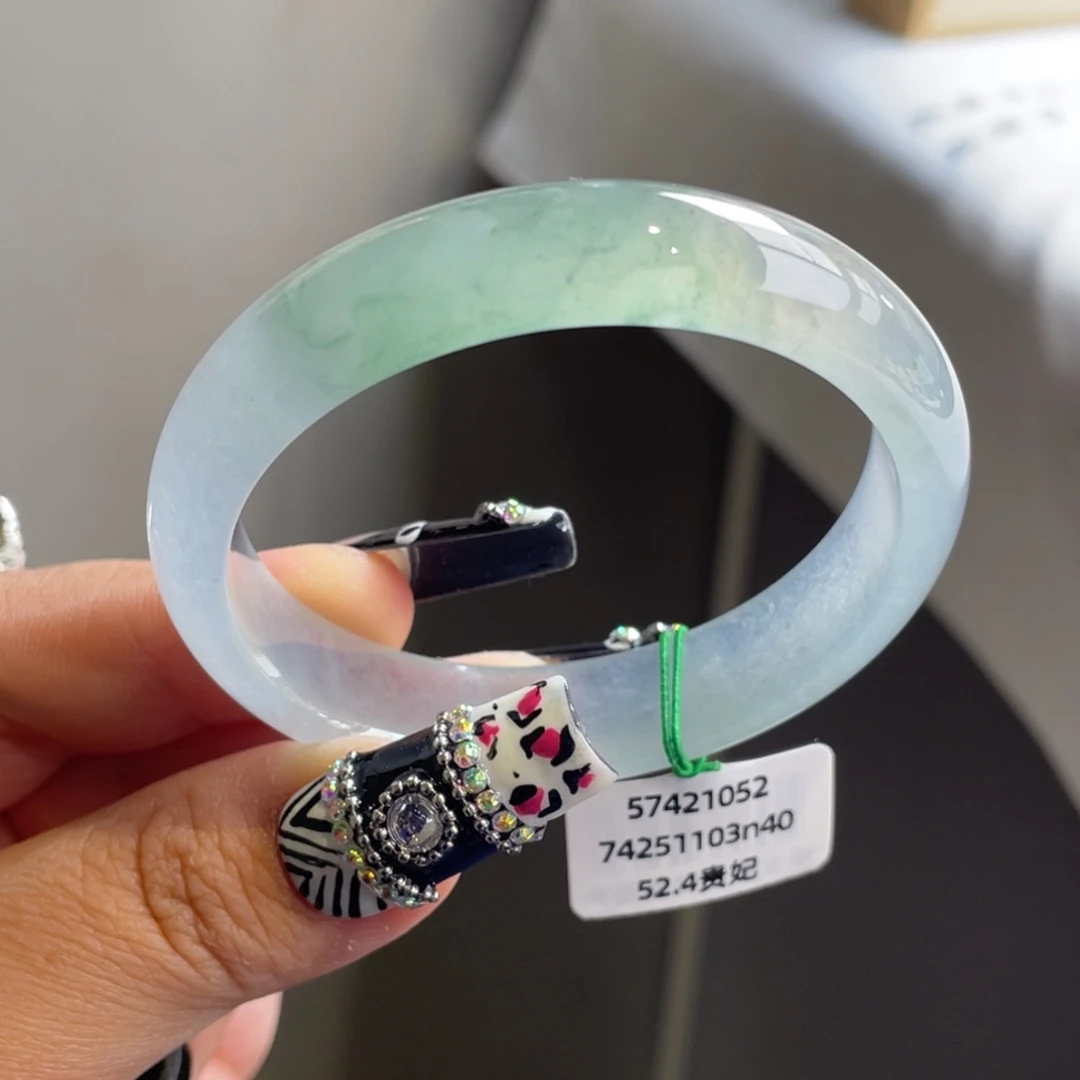 翡翠未镶嵌手镯冰透起光小贵妃