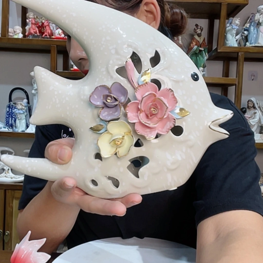【闪购商品】盘白点花朵鱼摆件