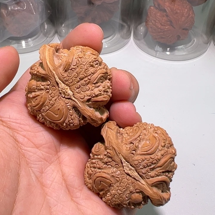 鹿***金文玩核桃把件40白狮子雕刻