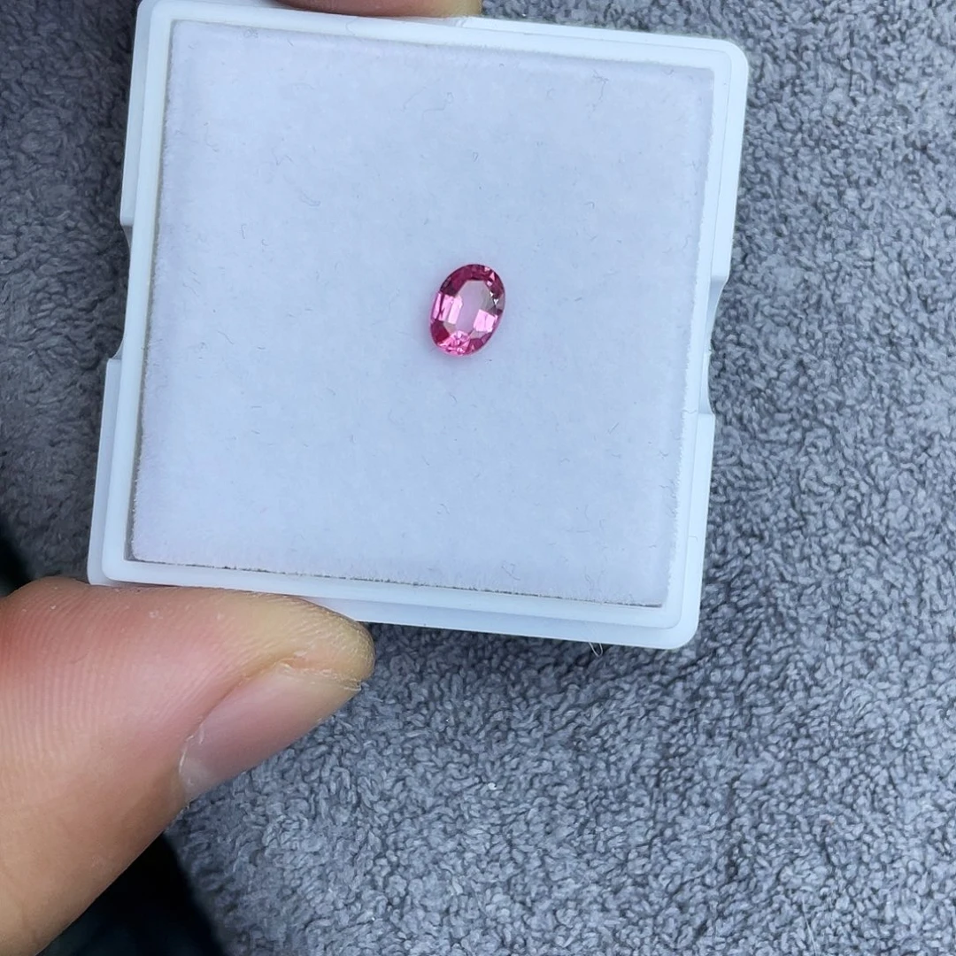 蓝宝石裸石0.583Ct。