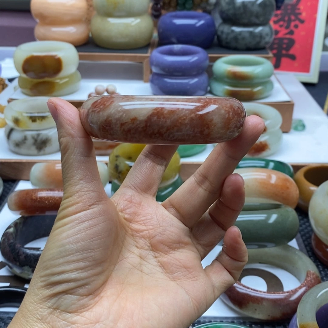 用***1未镶嵌手镯石英岩玉