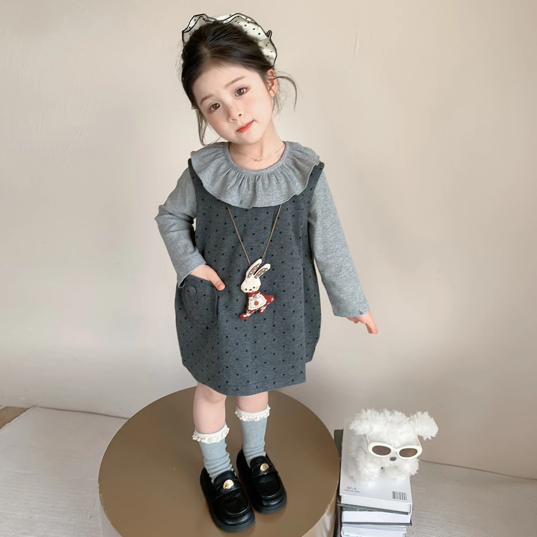 女童早秋韩系新款2025潮流时尚儿童圆点小兔挂件背带裙两件套