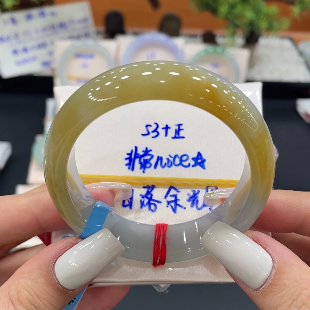 未镶嵌手镯翡翠缅甸翡翠手镯