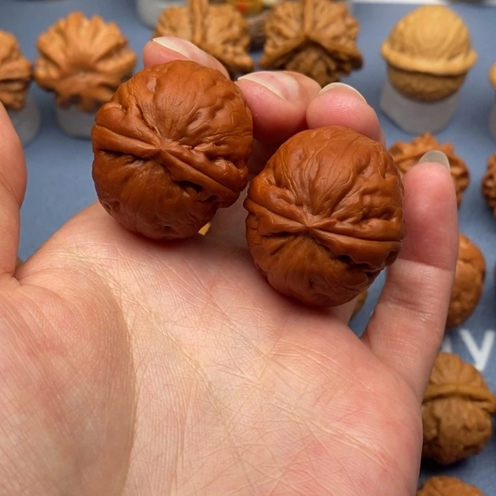 文玩核桃把件龙胆石