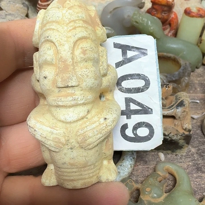 蛇纹石玉颈饰未镶嵌