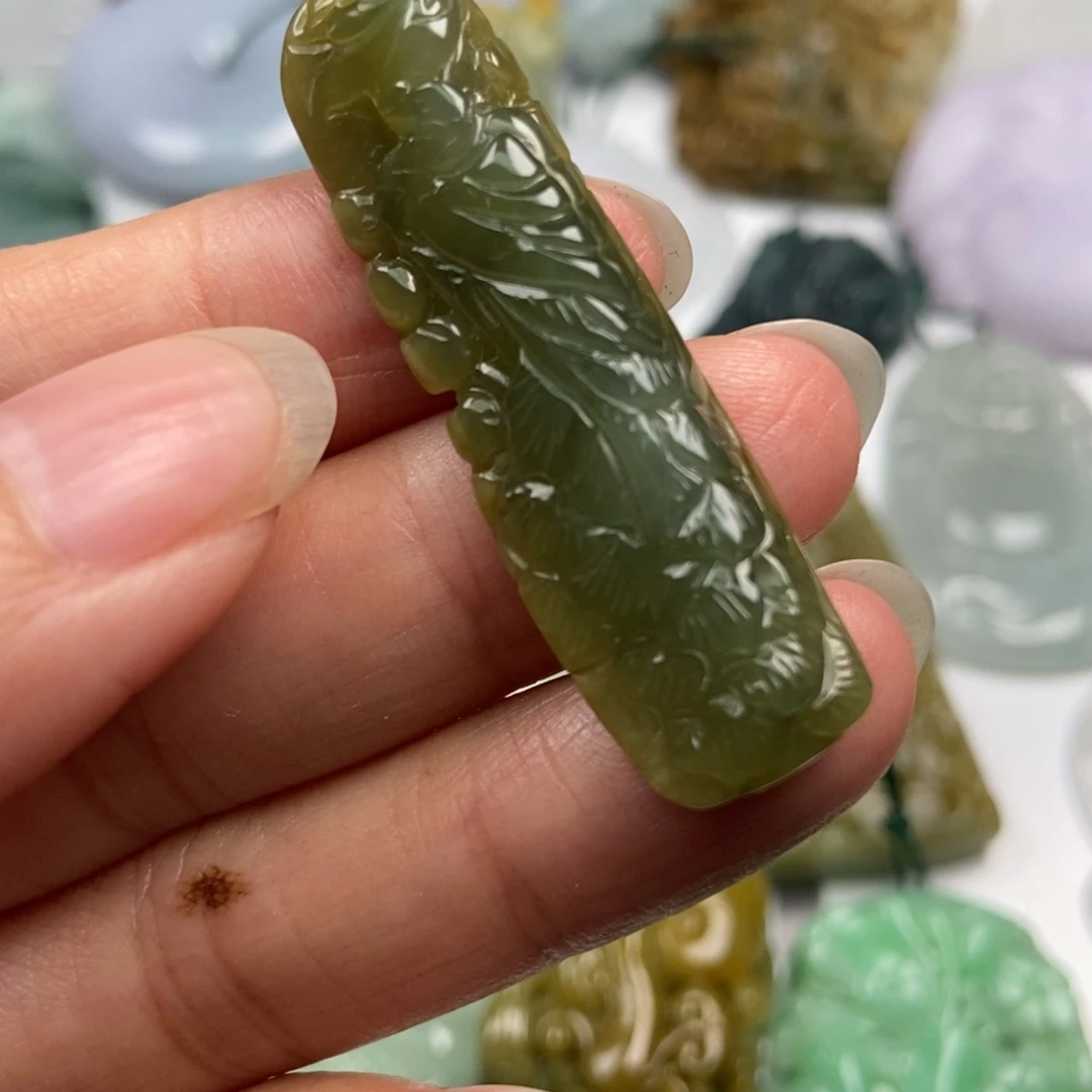 翡翠未镶嵌颈饰翡翠