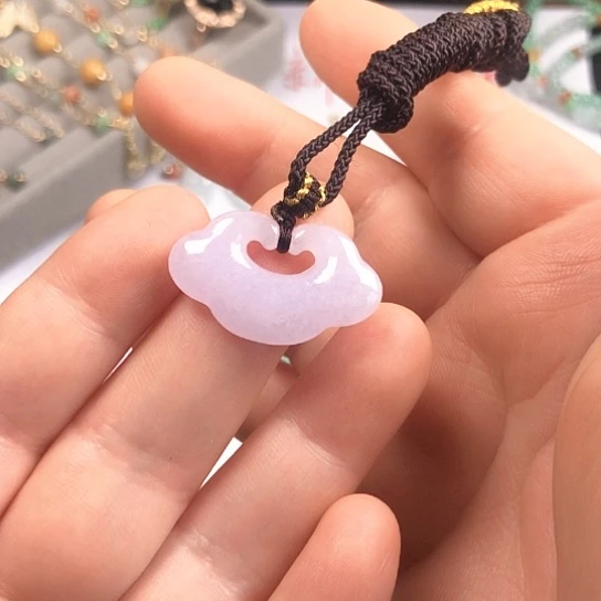 翡翠未镶嵌颈饰如意头