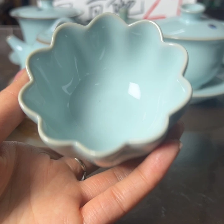 个不啊啦咯啦咯咯额