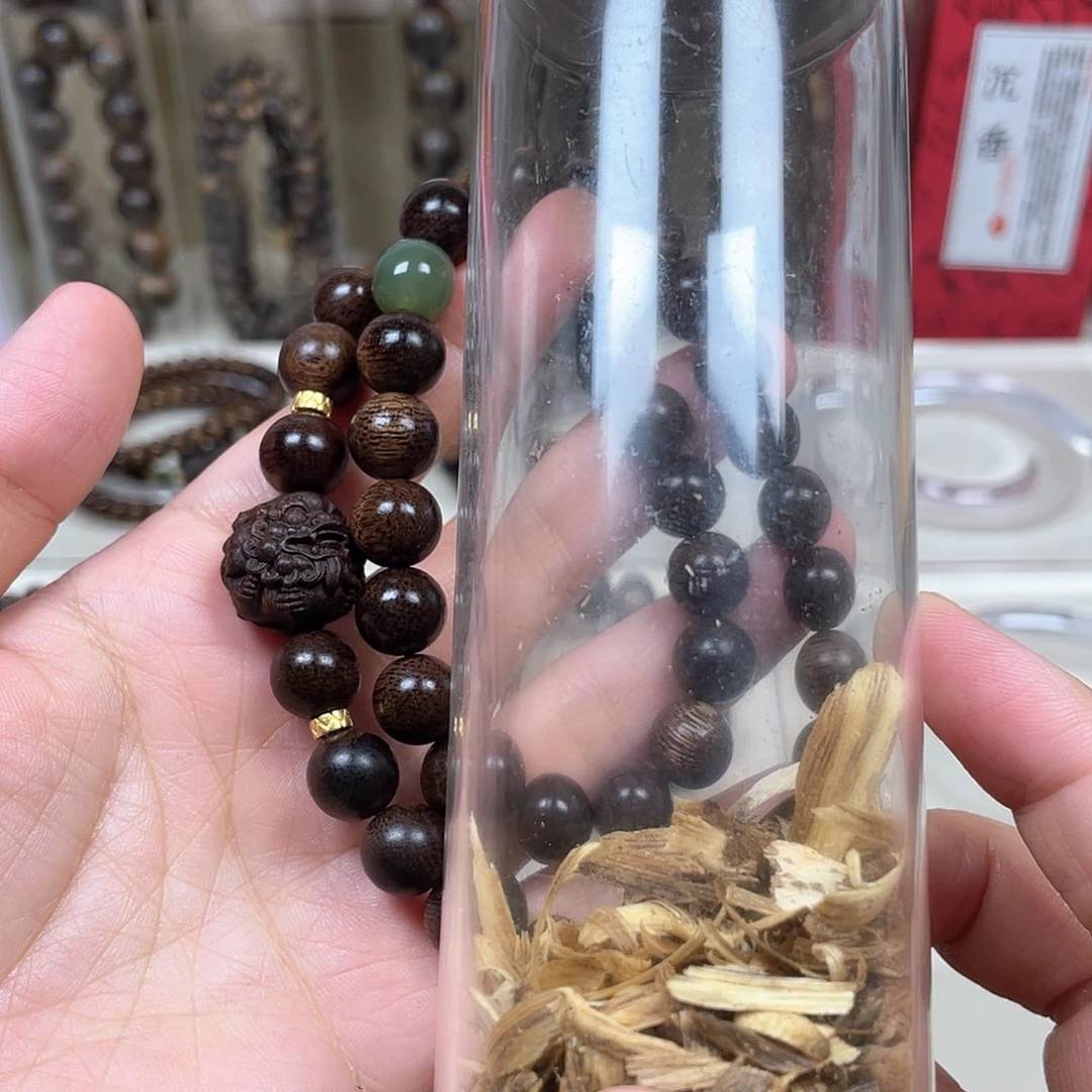 姚***琦沉香沉香碎屑+越南芽庄白奇楠留疤料1.0