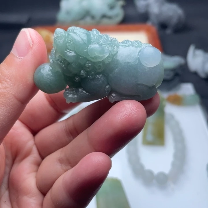 定制翡翠未镶嵌狮子