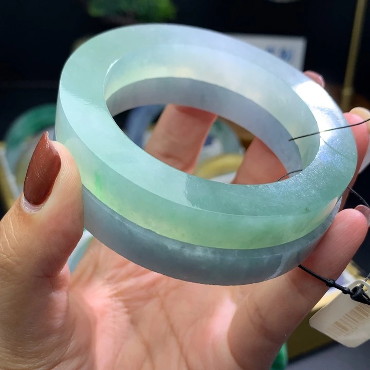 定制翡翠未镶嵌翡翠手镯