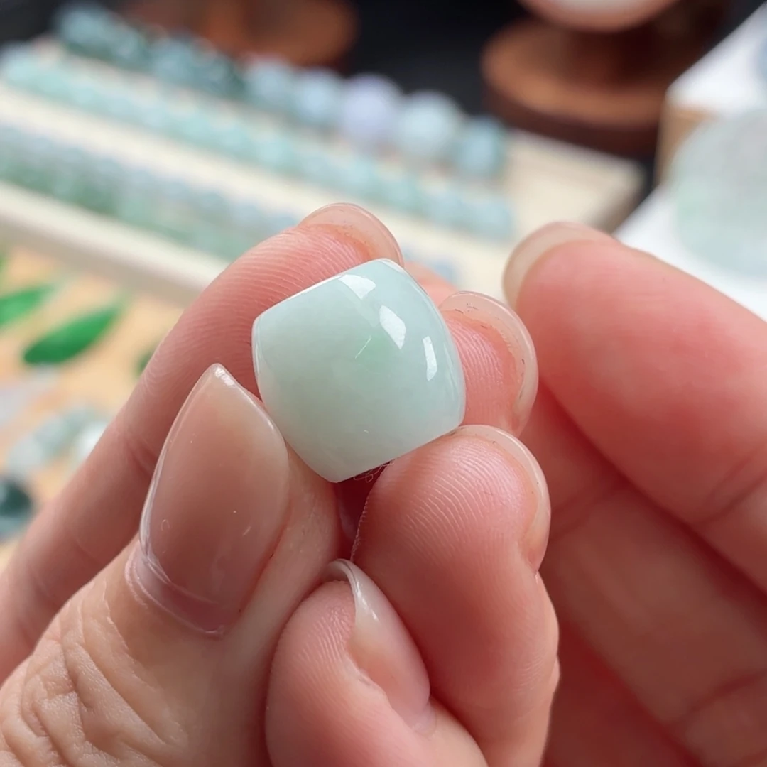 翡翠未镶嵌颈饰天然A货翡翠