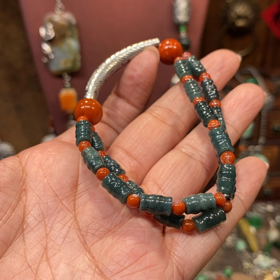 翡翠吊坠(赠链)未镶嵌