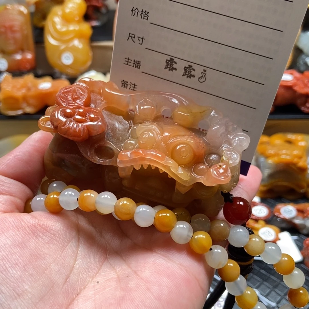 用***妈石英质玉（黄龙玉）未镶嵌貔貅