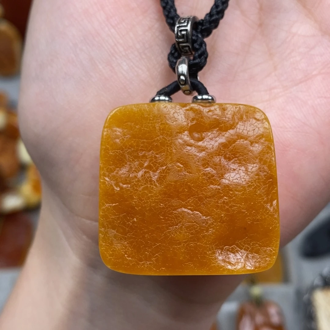 未镶嵌琥珀珠宝奇石