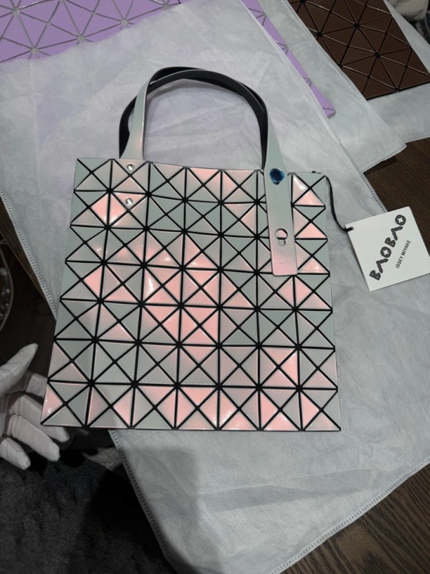 99新  大吉中古/三宅一生7格幻彩手提包