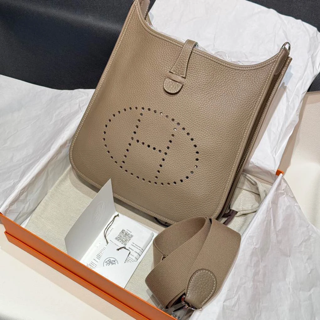全新未使用 Hermes/爱马仕 evelyne29 大象灰银扣单肩包 W刻