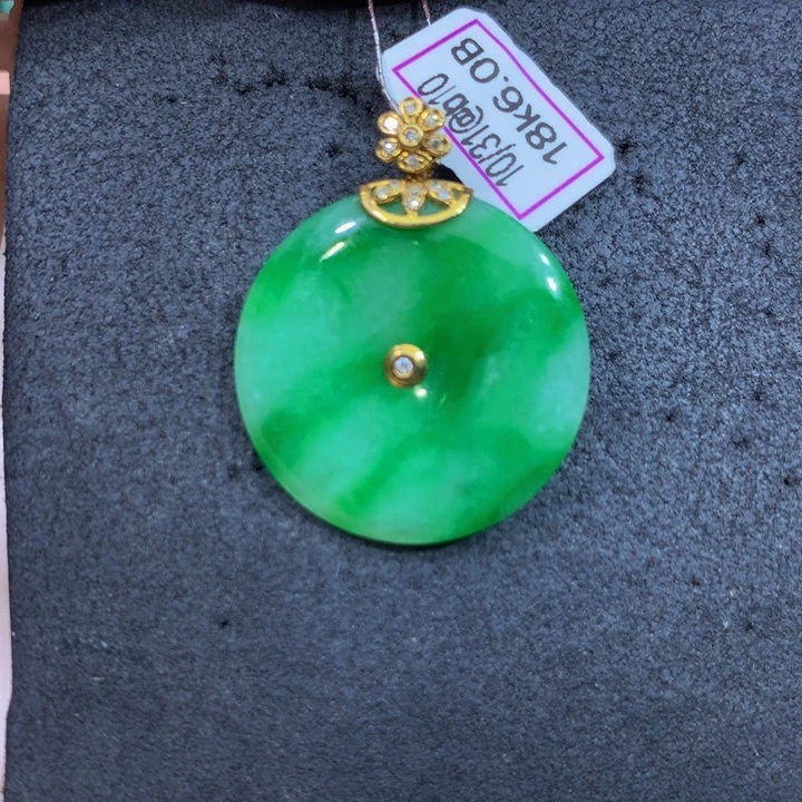 翡翠18K金镶嵌颈饰翡翠