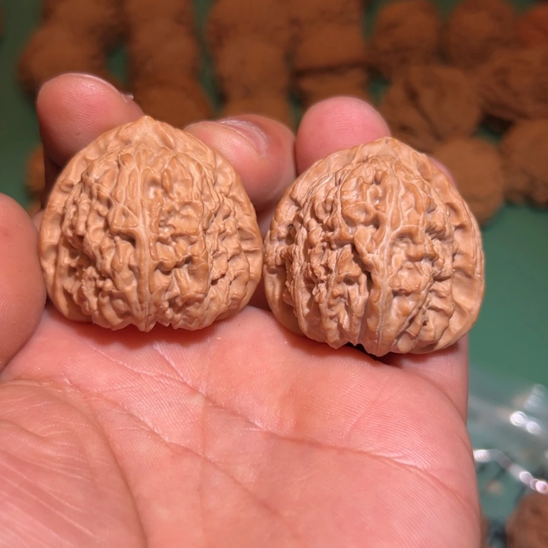 文玩核桃把件三角白38全品
