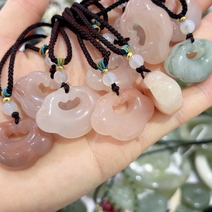 石英质玉颈饰未镶嵌