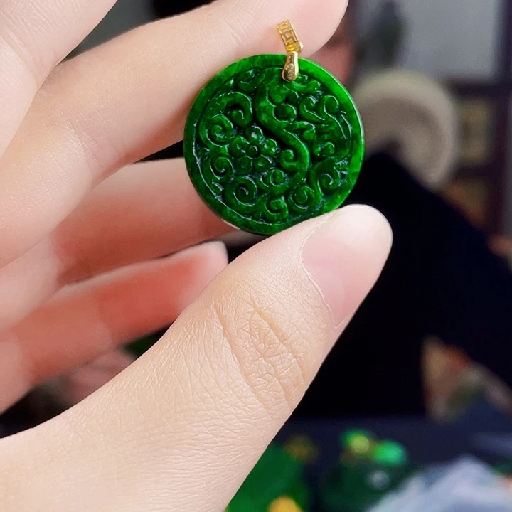 翡翠18K金镶嵌颈饰多样性