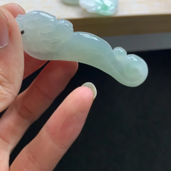 翡翠未镶嵌颈饰吊坠