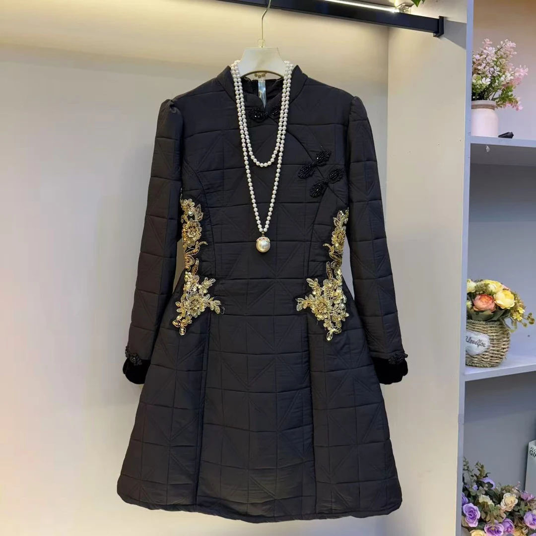 秋冬加棉立领收腰立体花纹时尚洋气显瘦中长连衣裙