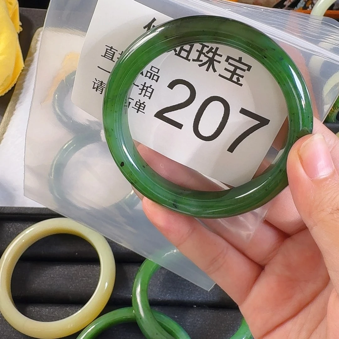 颈饰未镶嵌和田玉手镯58 207号