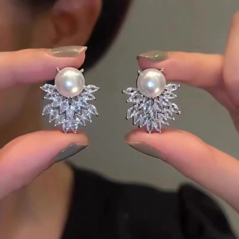 铜合金耳饰 珍珠耳环简约时尚设计女感耳钉气质轻奢高级耳饰J-102