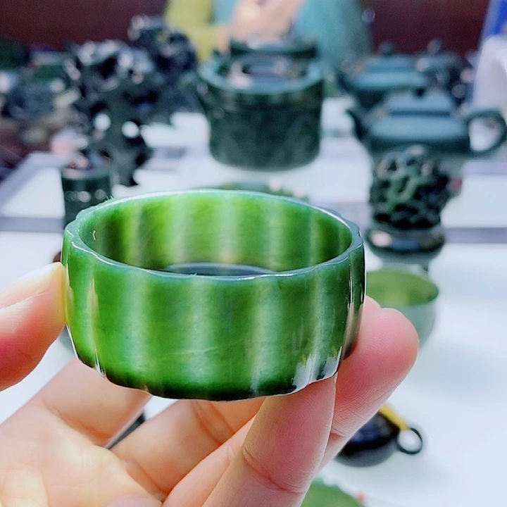 和田玉未镶嵌摆件微瑕