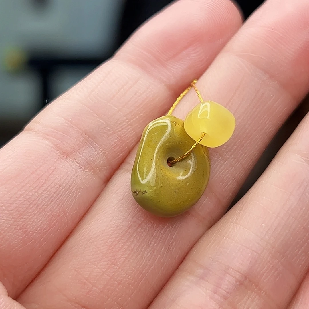 蜜蜡未镶嵌珠宝奇石