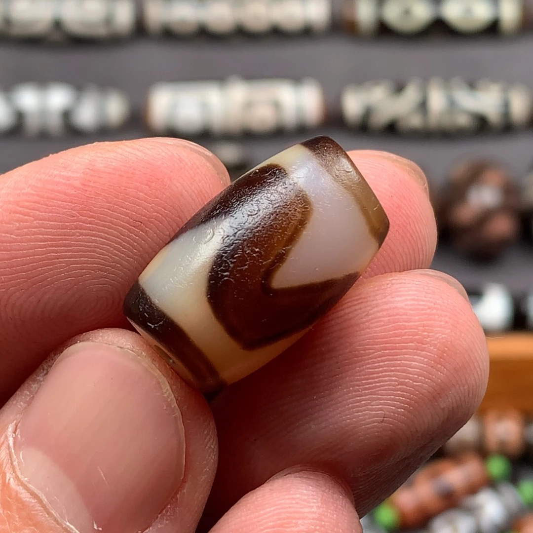 醉***轩玛瑙/玉髓散珠小卢虎牙