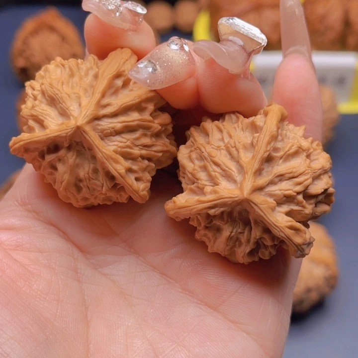 文玩核桃把件劉*盘山