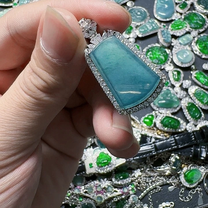 翡翠颈饰未镶嵌天然A货翡翠放漏