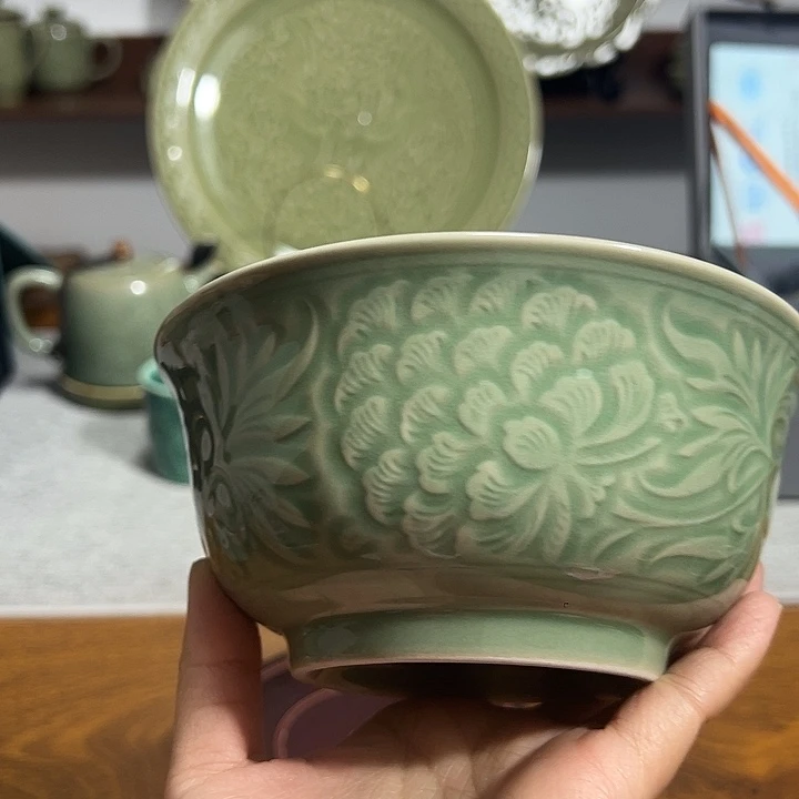 耀州窑青釉塔式牡丹碗1只