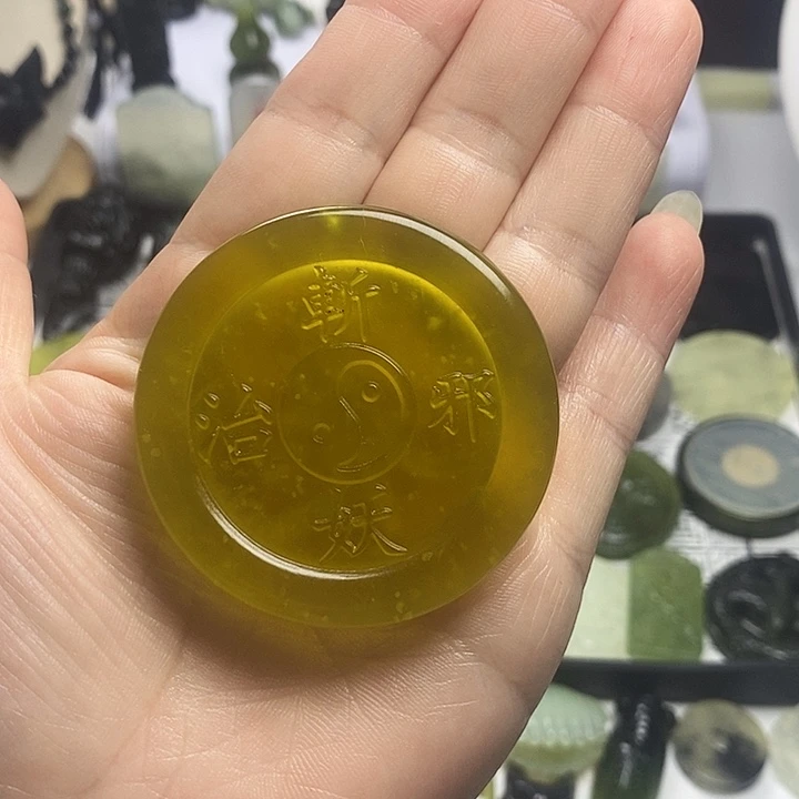 合金蛇纹石玉颈饰海*