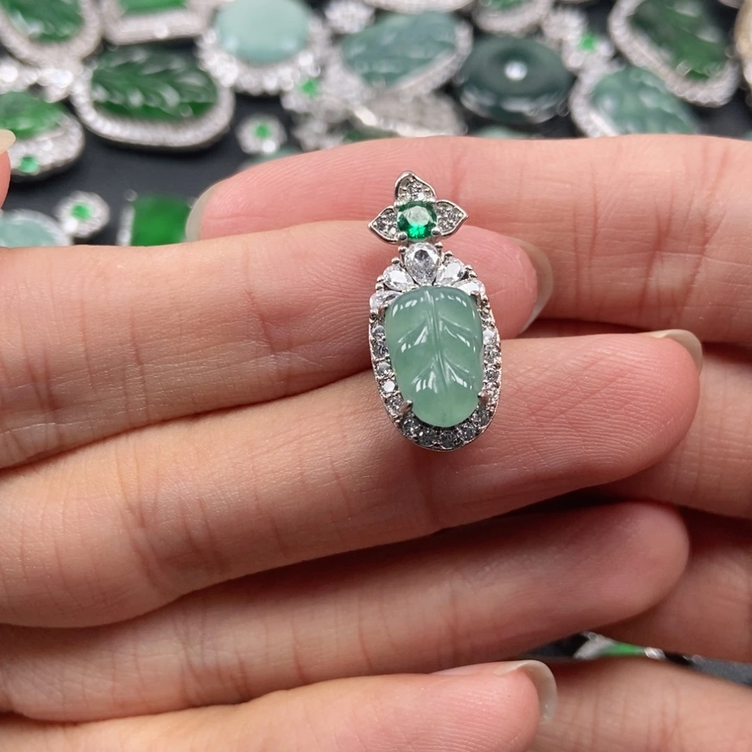 翡翠未镶嵌吊坠(不含链)