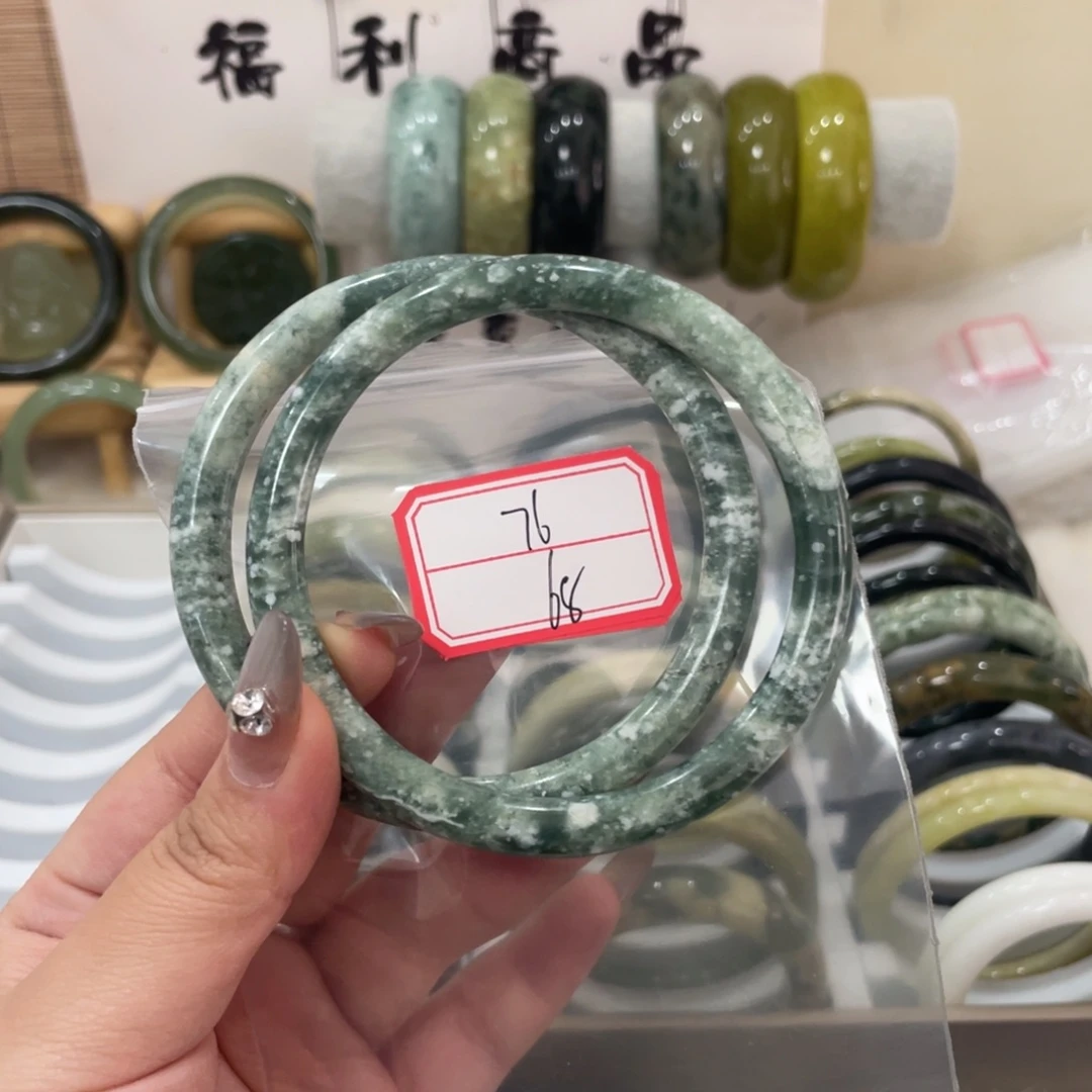 蛇纹石玉手镯未镶嵌