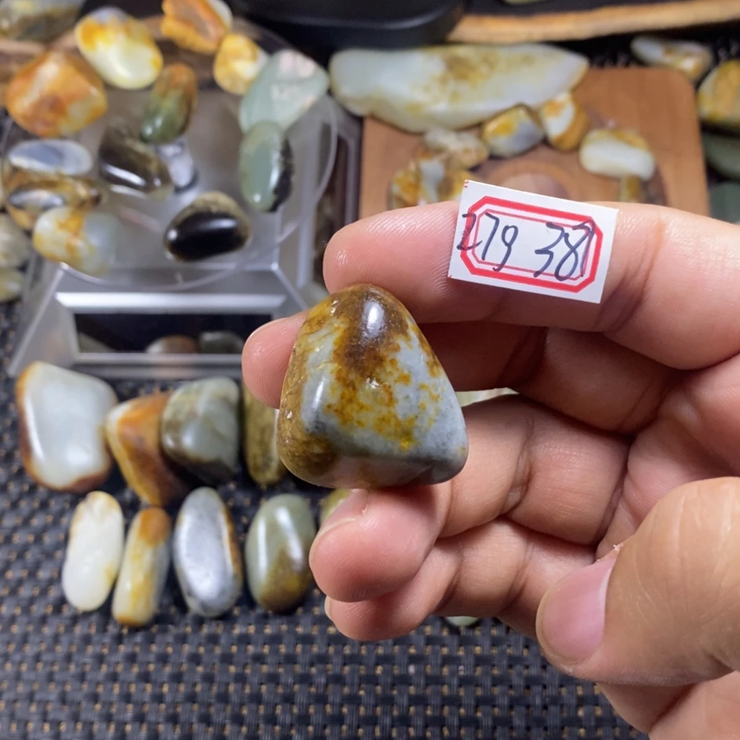 和田玉（糖玉）未镶嵌挂件