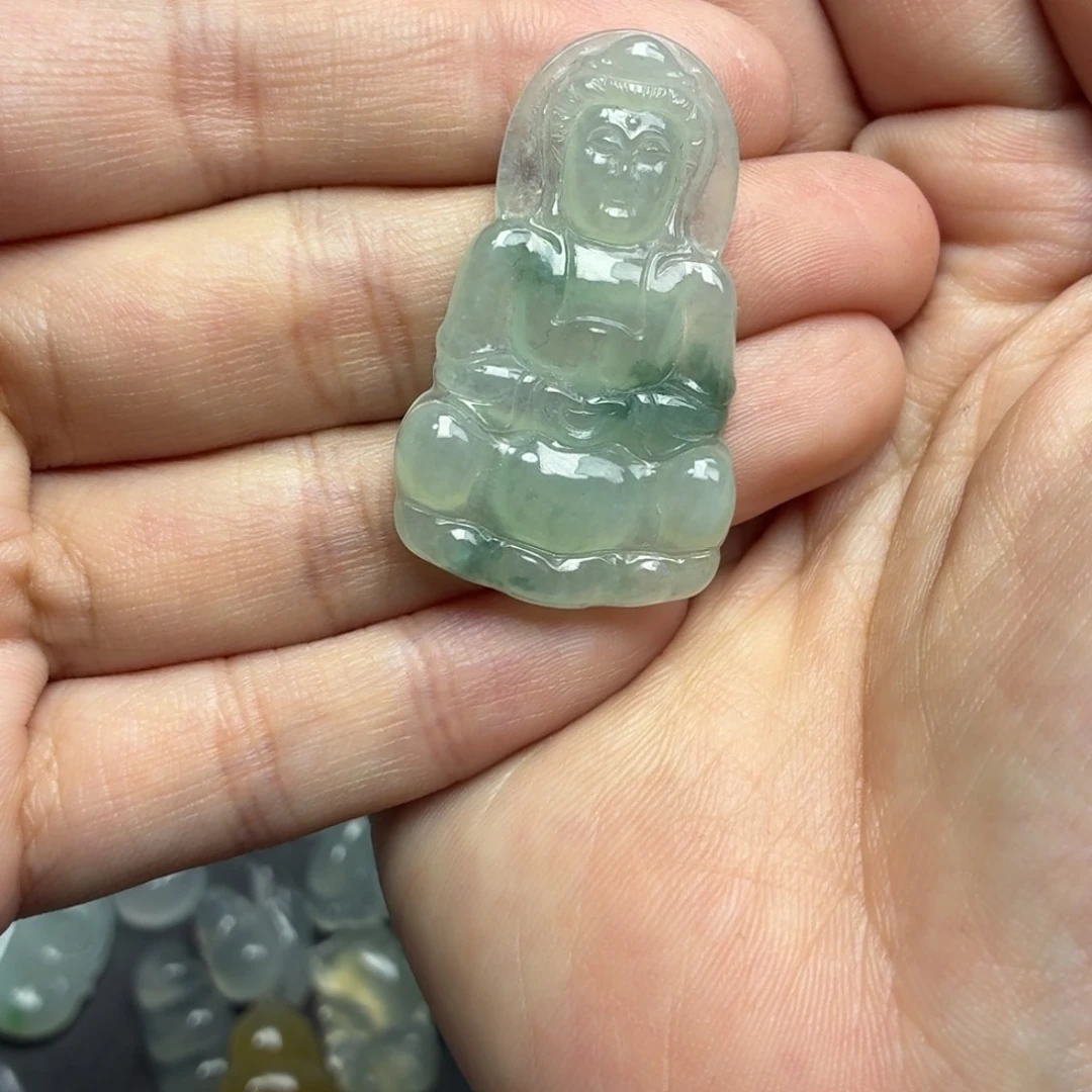 翡翠未镶嵌颈饰飘花观音