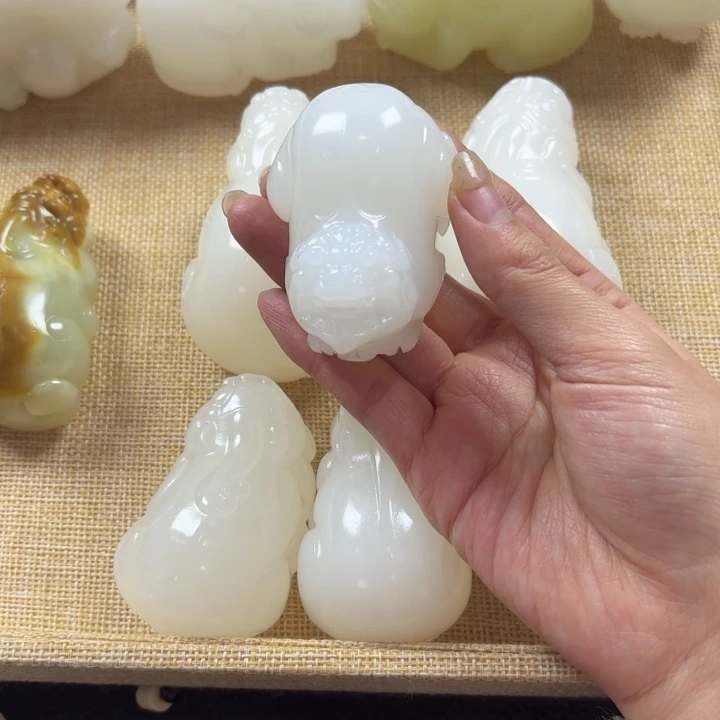 随***缘石材昆仑山脉白色貔貅