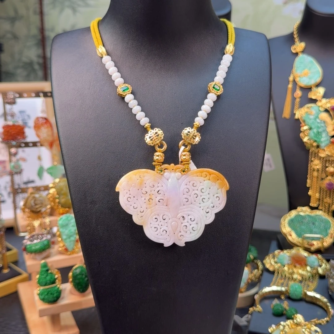 翡翠未镶嵌颈饰福利蝴蝶套装