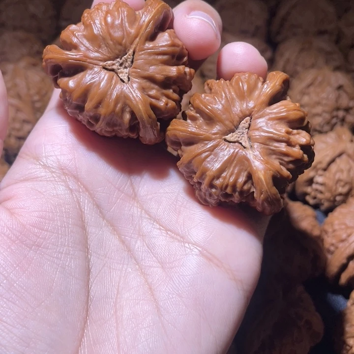 辰***南桃核吊坠小妹三棱