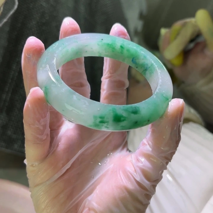 ****心石英质玉（非洲翠）未镶嵌手镯定制