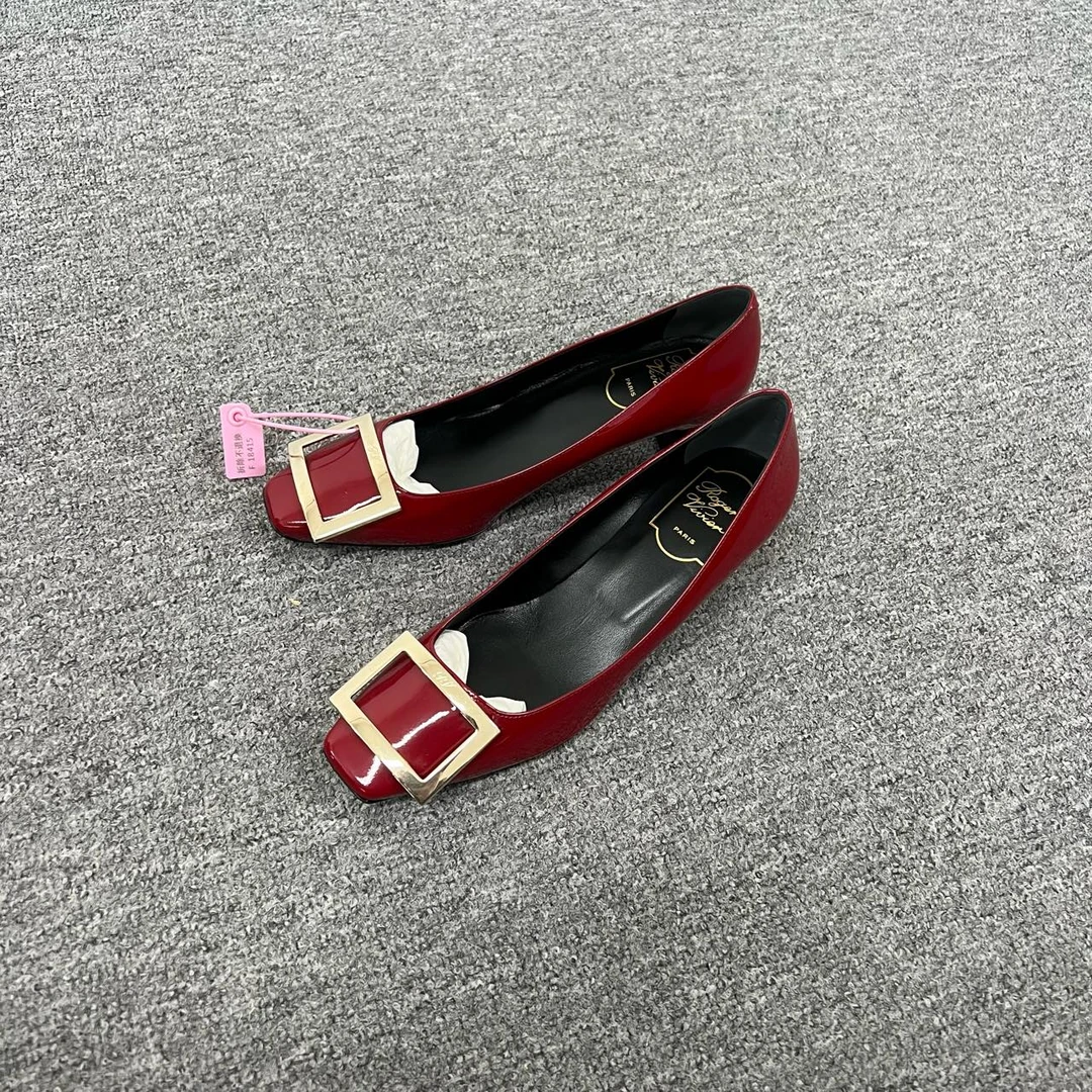 99新 Roger Vivier/罗杰·维威耶 rv 方扣 鞋子 漆皮 37码