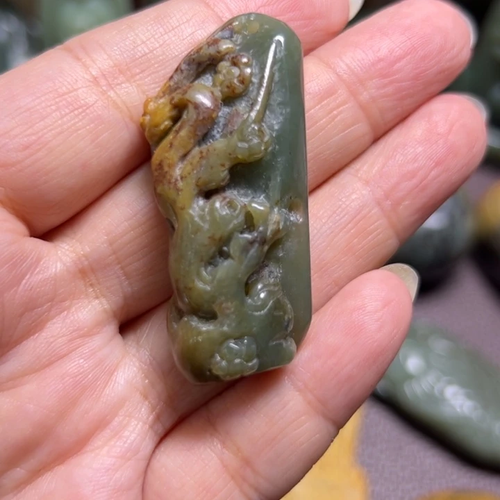 颈饰未镶嵌岫岩河磨玉（透闪石质玉）