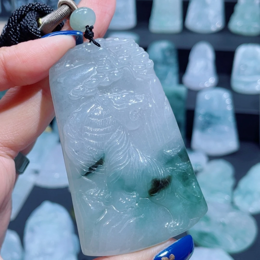 翡翠未镶嵌颈饰上山虎