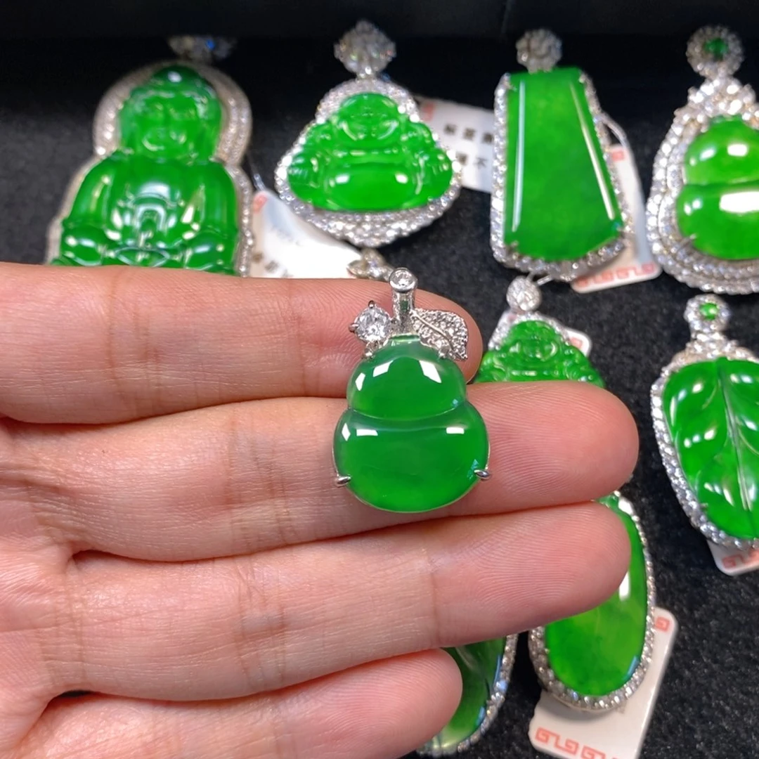 颈饰银S925镶嵌翡翠葫芦吊坠